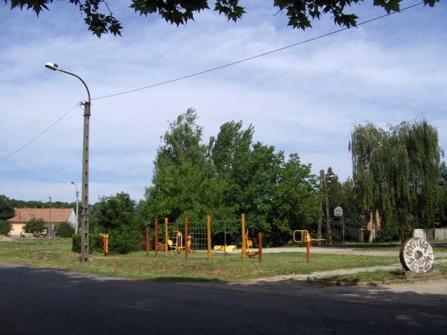 Játszótér a Malom előtt